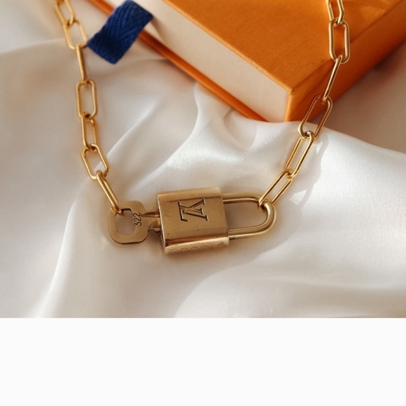 Louis Vuitton Lock 🔐 and Key on Paperclip Link 16" Goldtone Chain 321 - Picture 5 of 5